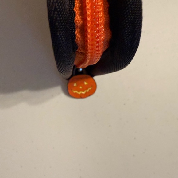 Harveys Mickey and Friends Halloween Classic Wallet - Picture 3 of 4